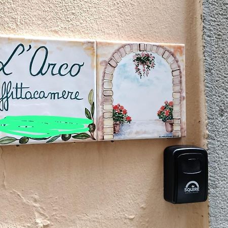 Affittacamere L'Arco Volastra Exteriör bild